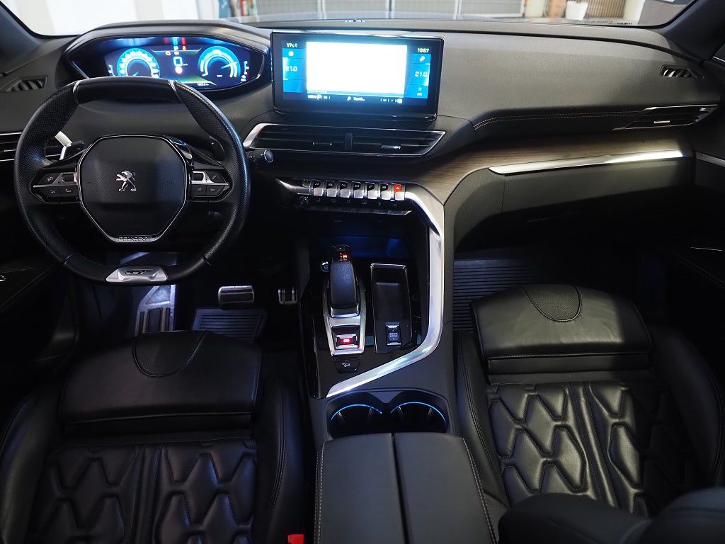 Peugeot 3008 HYBRID4 300 EAT GT | Pano | Drag | Kamera | GPS | Skinn