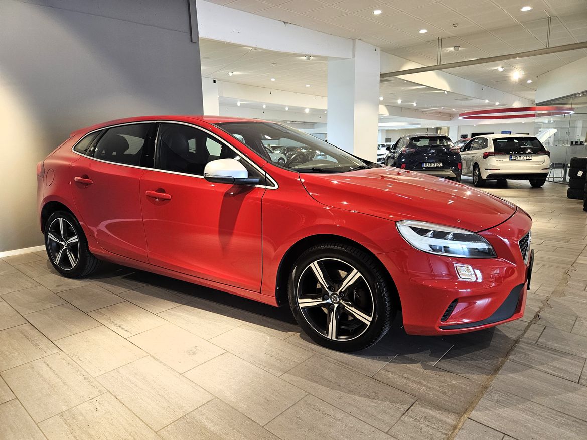 Volvo V40 T2 122hk R-design 2017, photo 4/56