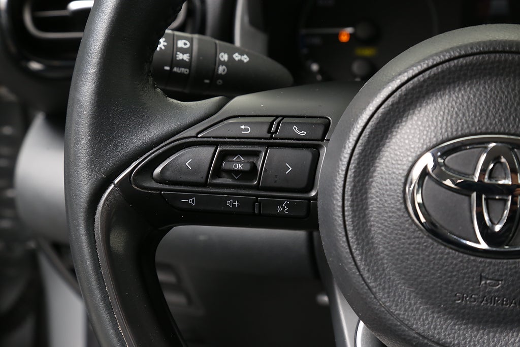 Toyota Yaris Hybrid Active Aut 5D Kamera PDC Blåtand 2023