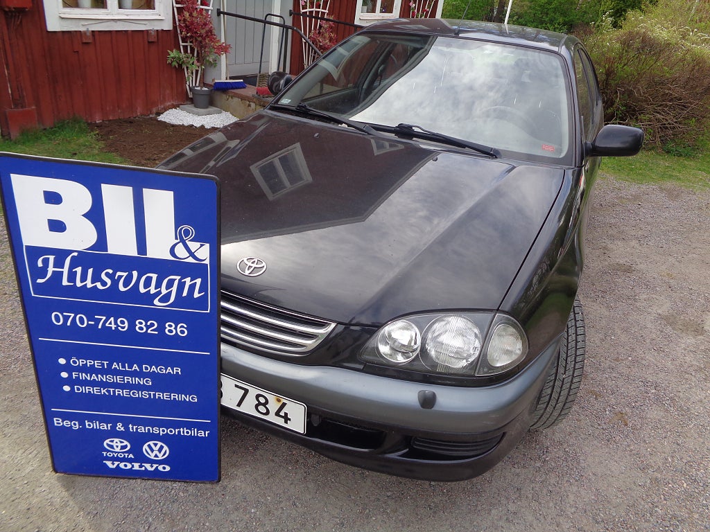 Toyota Avensis Sedan 1.8 NYSERV/AC/NY KAMREM/NYA STÖTD. O BROMSAR FRAM