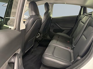 Tesla Model Y Performance Performance S&V-Hjul/Drag/Värmepump/Pano – bild 13