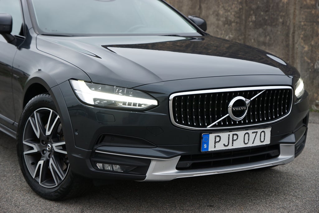 Volvo V90 Cross Country D4 AWD Pro 1-Brukare Drag Värmare Fullservad V