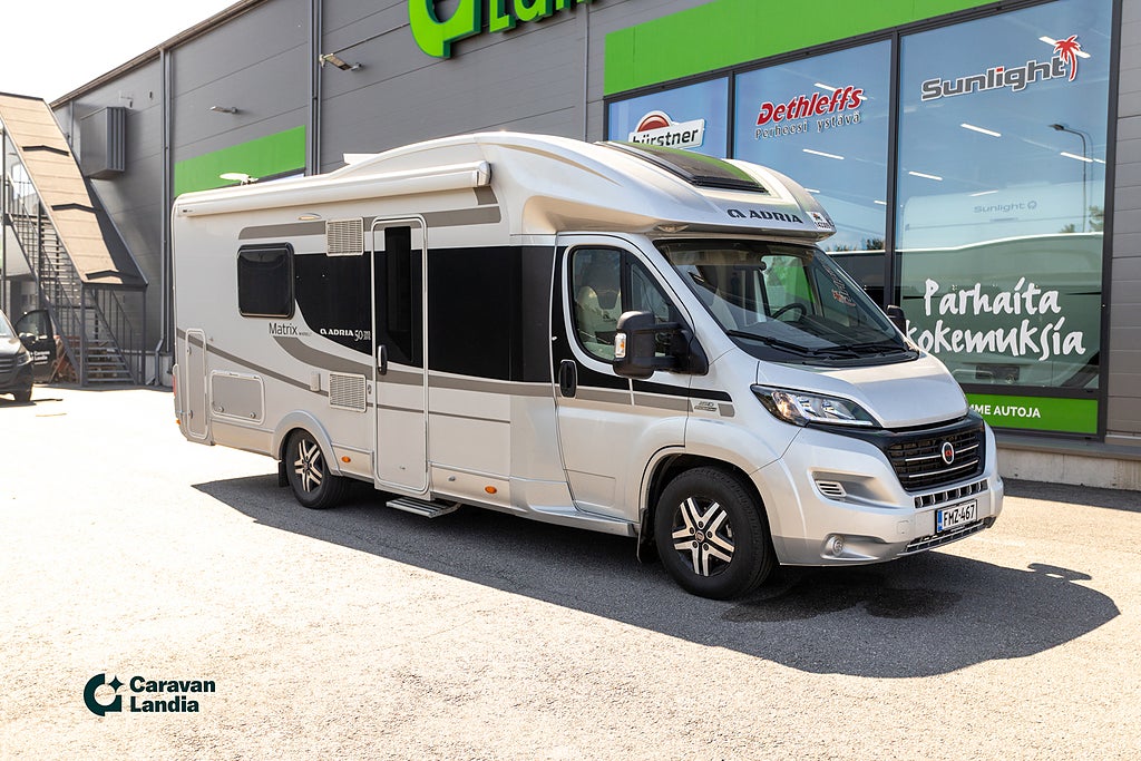 Adria Matrix M 670 SLT **TRUMA GAS/EL, LÅNGBÄDDAR, TAKSÄNG**
