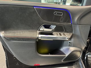 SUV Mercedes-Benz GLB 7 av 10