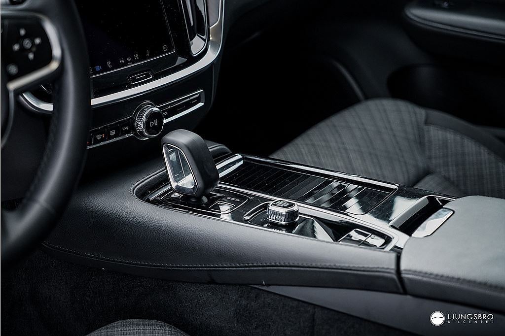 Volvo V60 Recharge T6 AWD 350hk