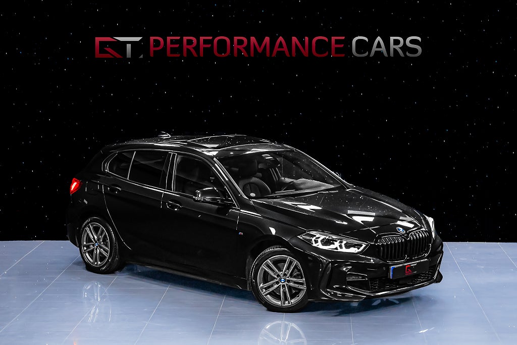 BMW 118i M-Sport Pano Sportstolar Sportchassi Uppvärmd Ratt