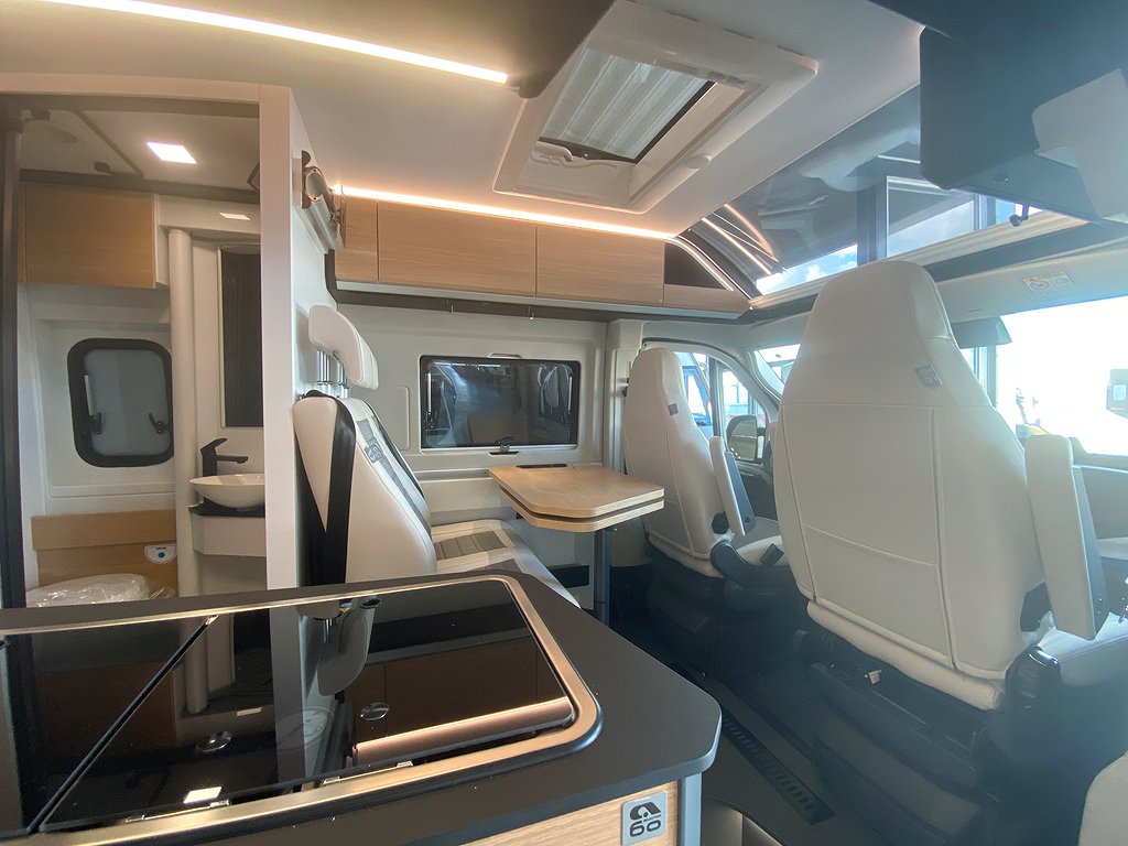 Adria Twin 640 SLB 60Y Ed. / Långbädd / B-körkort / Automat - Adria