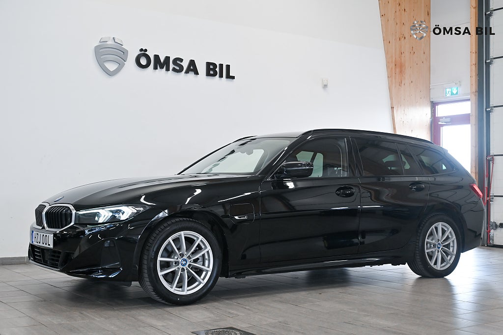 BMW 330e Touring Wide Screen Carplay Drag 292hk