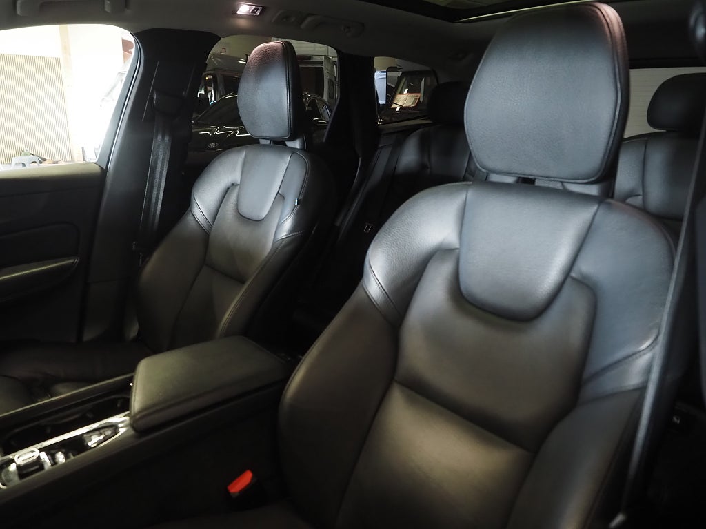 Volvo XC60 Recharge T6 AWD Inscription Pano Drag VOC Kamera Läder 2021