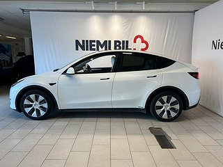 Tesla Model Y Long Range AWD 514hk/MOMS/Pano/Navi/M-värmare
