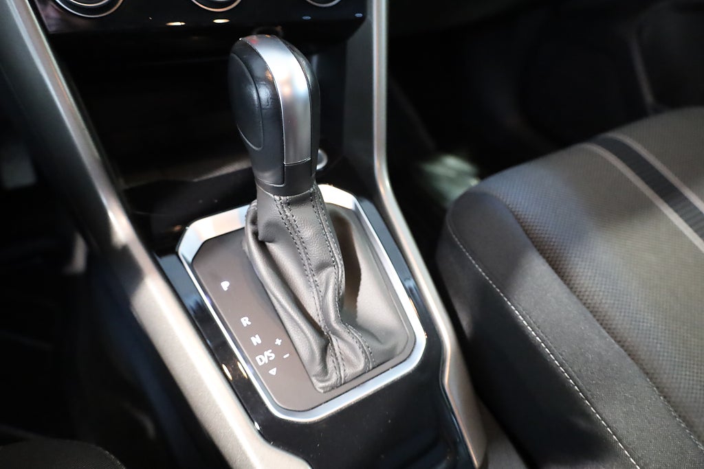 Volkswagen T-Roc 1.5 TSI ACT AUT Värmare PDC Apple Carplay 2022