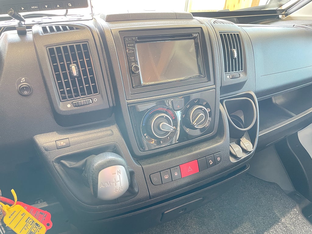 Rapido 655 F / Automat / B-körkort / Solcell / Garage / El-patron / - Rapido
