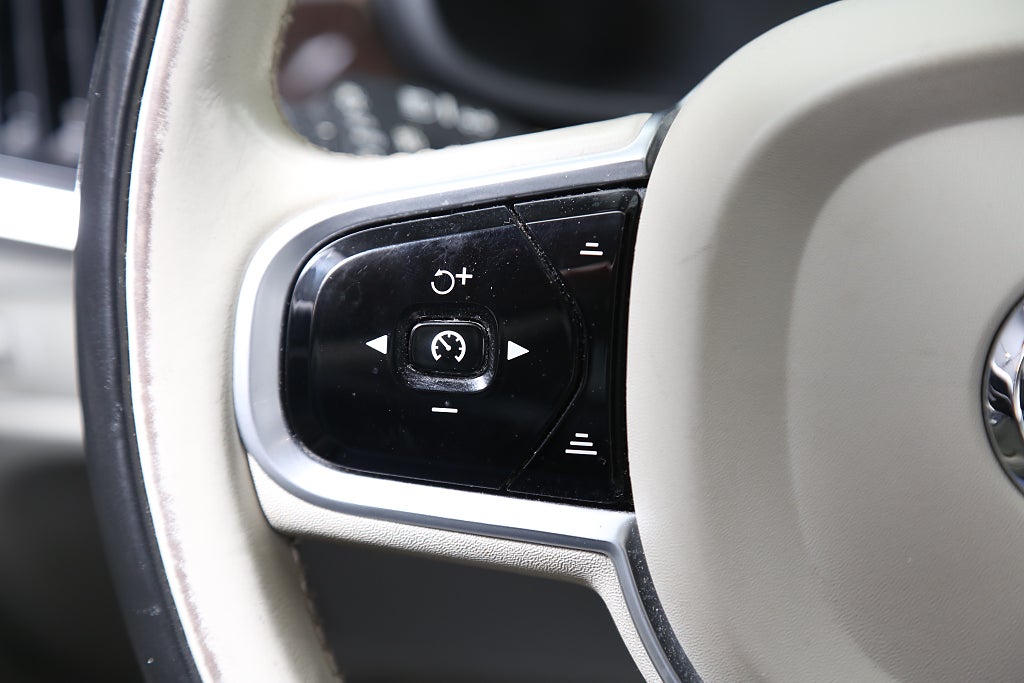 Volvo V90 D4 190hk Aut Inscription Drag Värmare B&W Skinn Head-up 2019