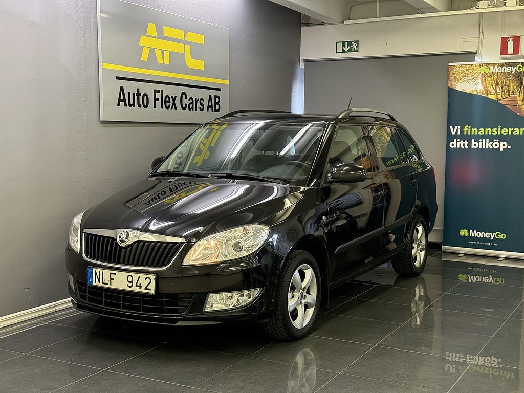 Skoda Fabia Kombi 1.2 TSI Elegance | Nybesiktad | P-sensor | Drag