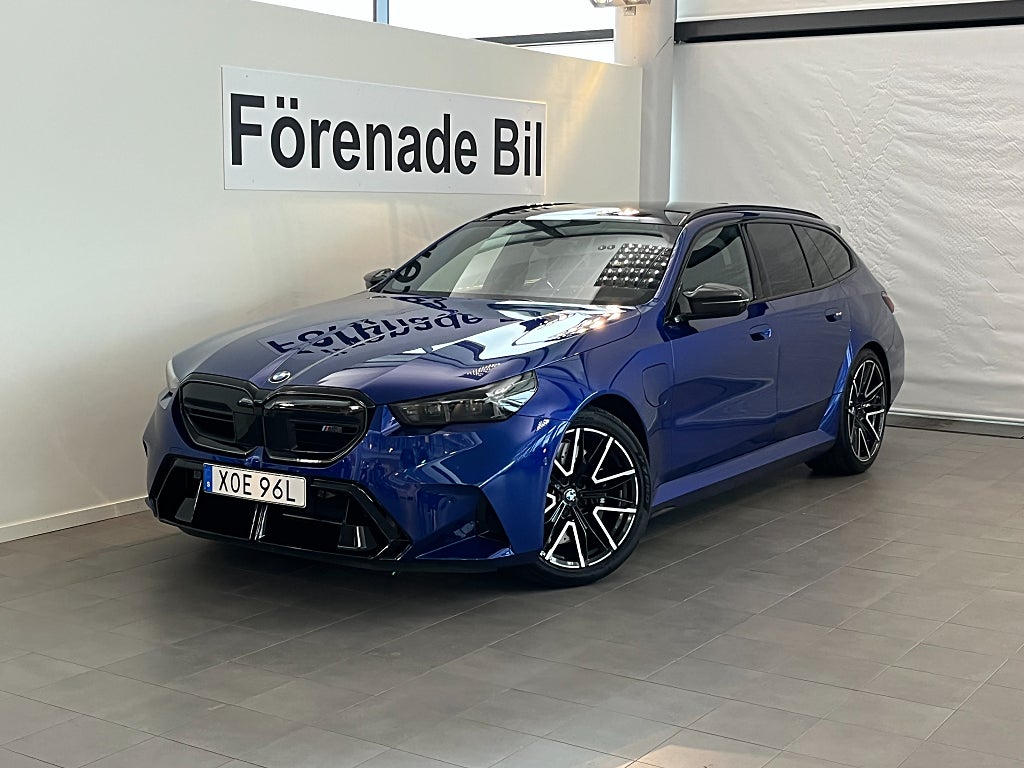 BMW M5 xDrive Touring 727hk Panorama B&W Dragkrok 
