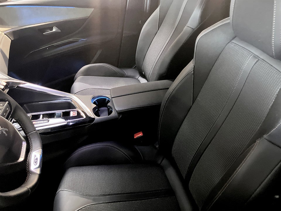 Bild på Peugeot 3008 GT 1.2 PT 130hk Aut B-KAMERA CARPLAY