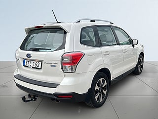 Subaru Forester 2.0 4WD Sov-däck/Drag/Kamera/Pano/Skinn/Kedja/P-sens