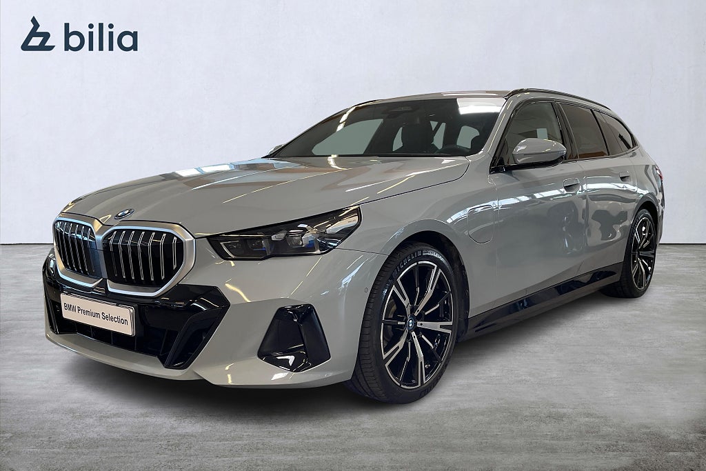 BMW 530e xDrive Touring M Sport H/K Värmare 360 Kamera HUD Drag
