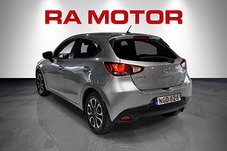 Halvkombi Mazda 2 5 av 20