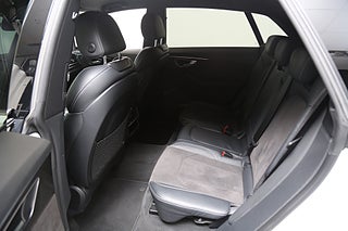 SUV Audi Q8 25 av 28