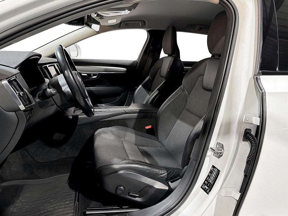 Bild på Volvo V90 Cross Country Momentum B4 197hk Aut AWD - FULLSERV,360