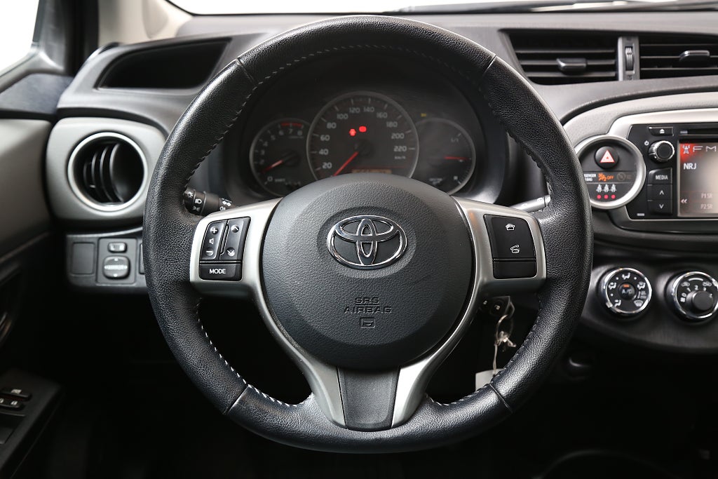 Toyota Yaris 1,33 Dual VVT-i Active 5-dörrar 1ägare Motorv Drag 2012