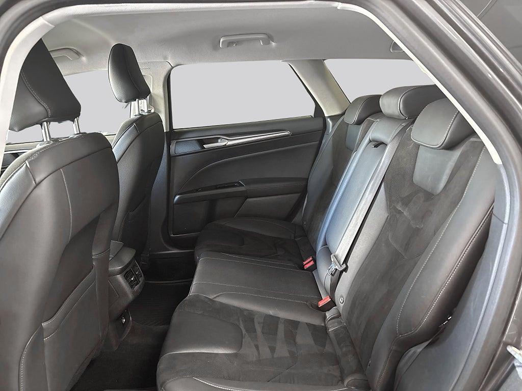 Ford Mondeo Kombi 2.0 TDCi AWD Powershift Titanium