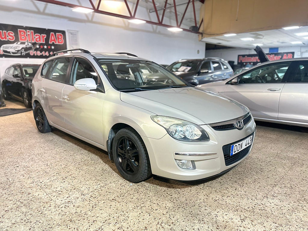 Hyundai i30 cw 1.6 CRDi Automat Besiktigad & Ny Servad 