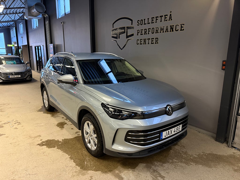 Volkswagen Tiguan 2.0 TDI DPF SCR 4Motion Elegance / D-värm / Moms
