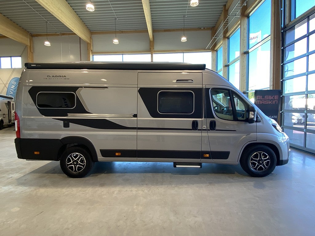 Adria Twin Supreme 640 SGX Pop Up tak/4 bäddar/Automat/Premium värmeis