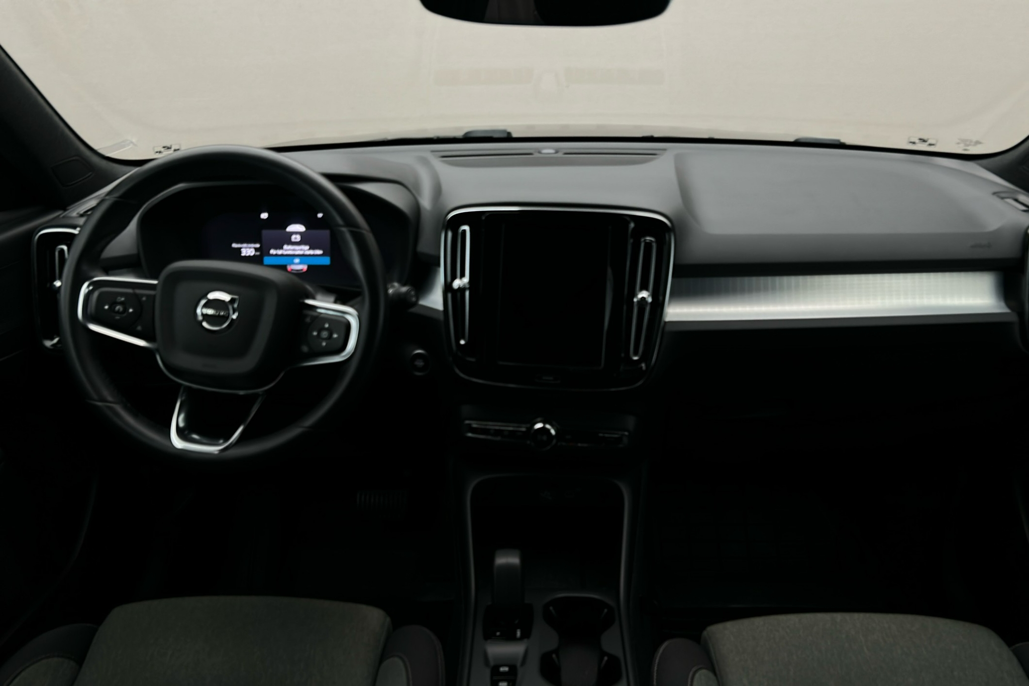 Volvo XC40 B4 197hk Core SE Aut Drag 2024, bild 3/10