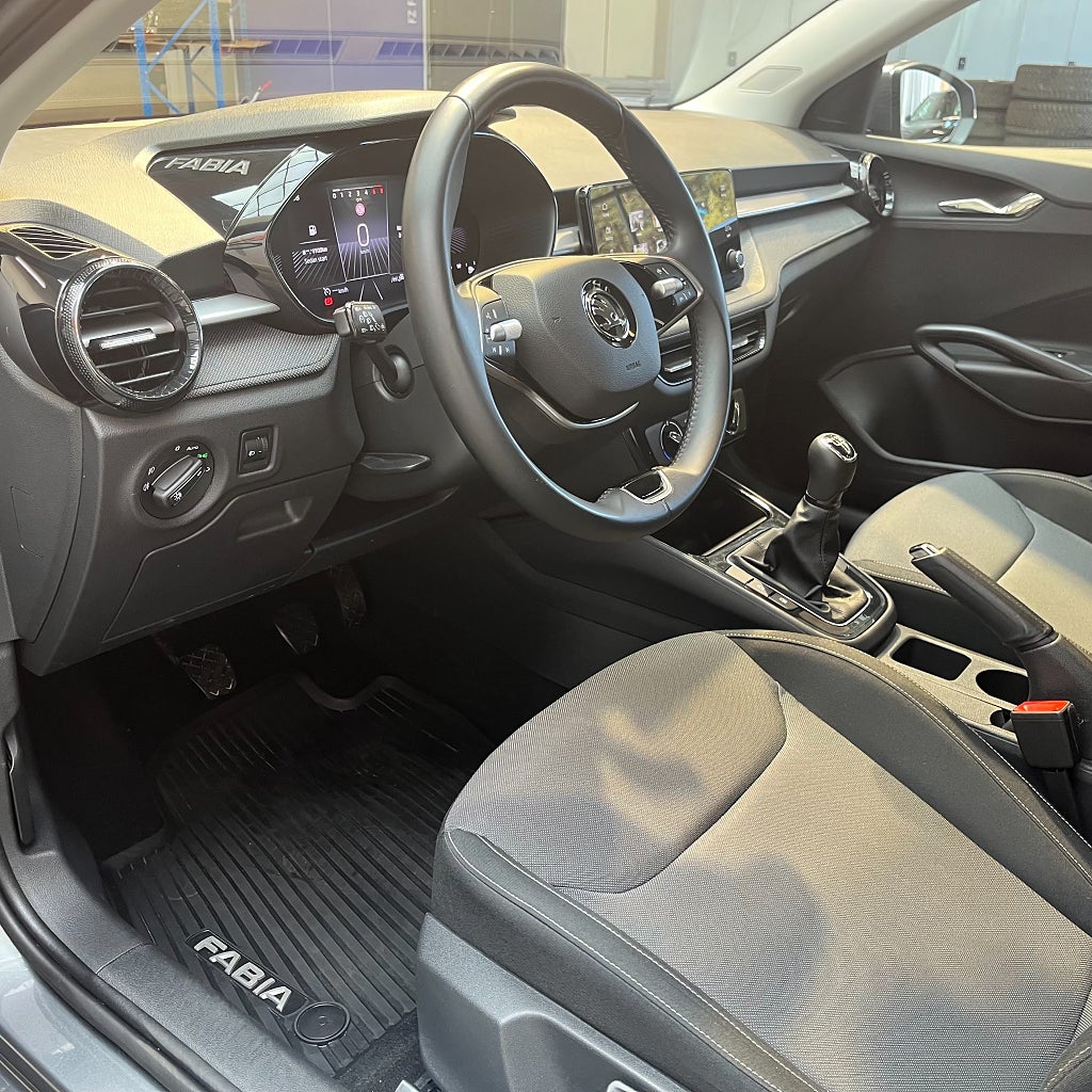 Skoda Fabia 1.0 MPI 80HK Carplay Backkamera Värmare