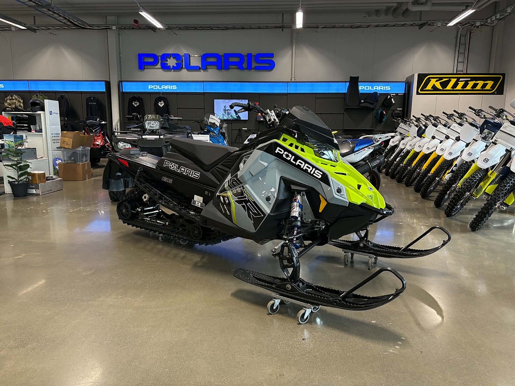Polaris 9R INDY XCR 136 - Kampanj