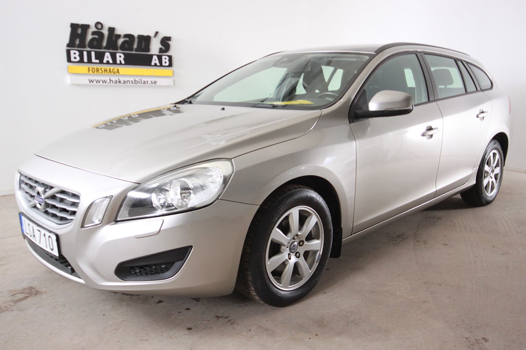 Volvo V60 D2 Kinetic | Kamrem & Vattenpump bytt | Årsskatt 1520:-