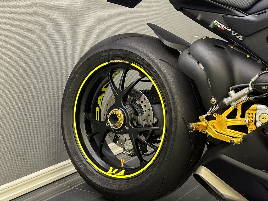 Ducati Panigale V4S DQS | Ventiljusterad | Kamera | Öhlins | Nytt däck
