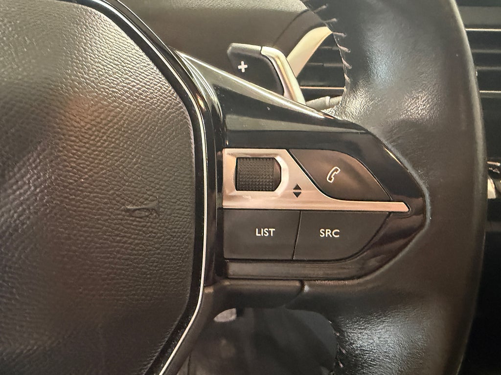 Peugeot 5008 7Sits 1.2 PT Active 130 SoV Hjul Presentkort ICA Maxi thumbnail