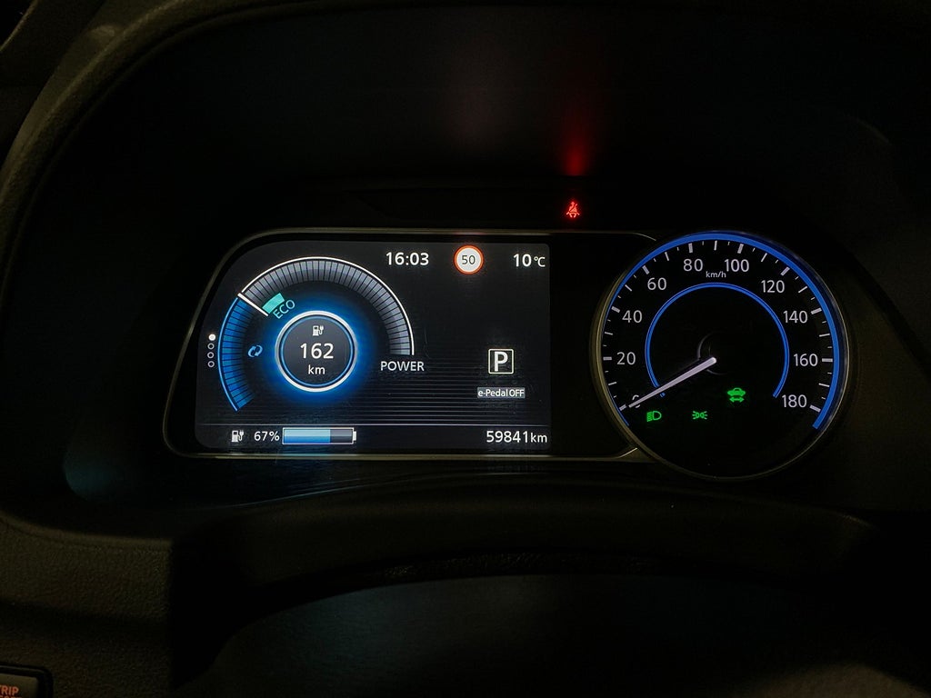 Nissan Leaf N-Connecta|40kWh|Värmepump|360 kamera