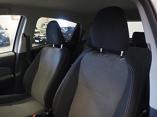 Halvkombi Toyota Yaris 16 av 21