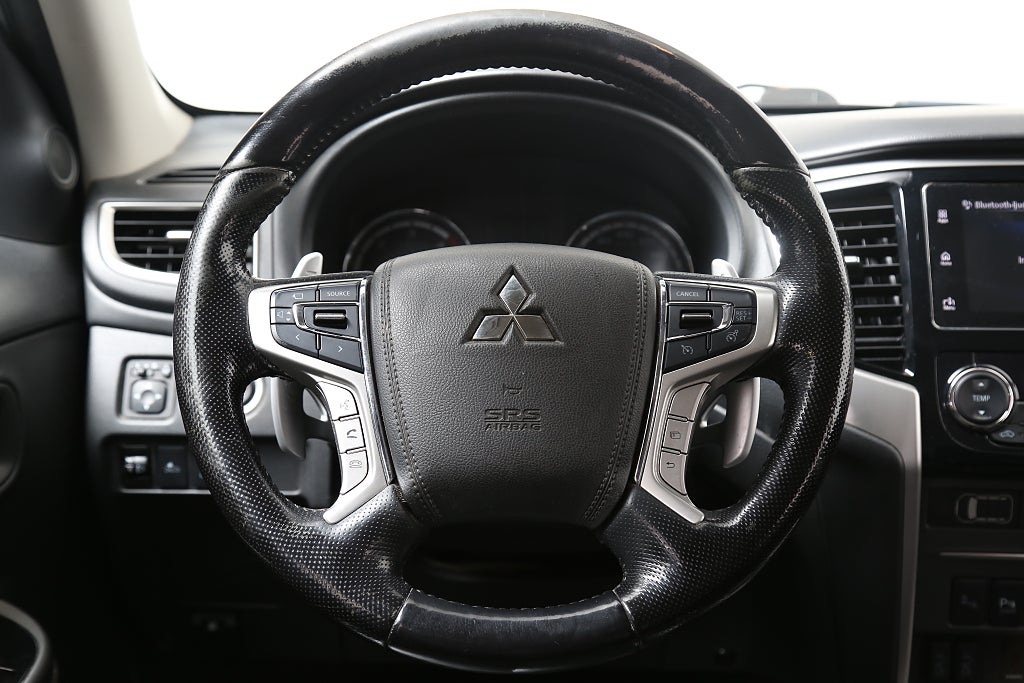 Mitsubishi L200 Dubbelhytt 2,2 Di-D 4WD Premium Kåpa Drag Leasbar 2020