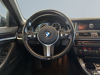 BMW 520d Touring Steptronic S&V-Hjul/Drag/Psens/Helskinn/Navi – bild 9
