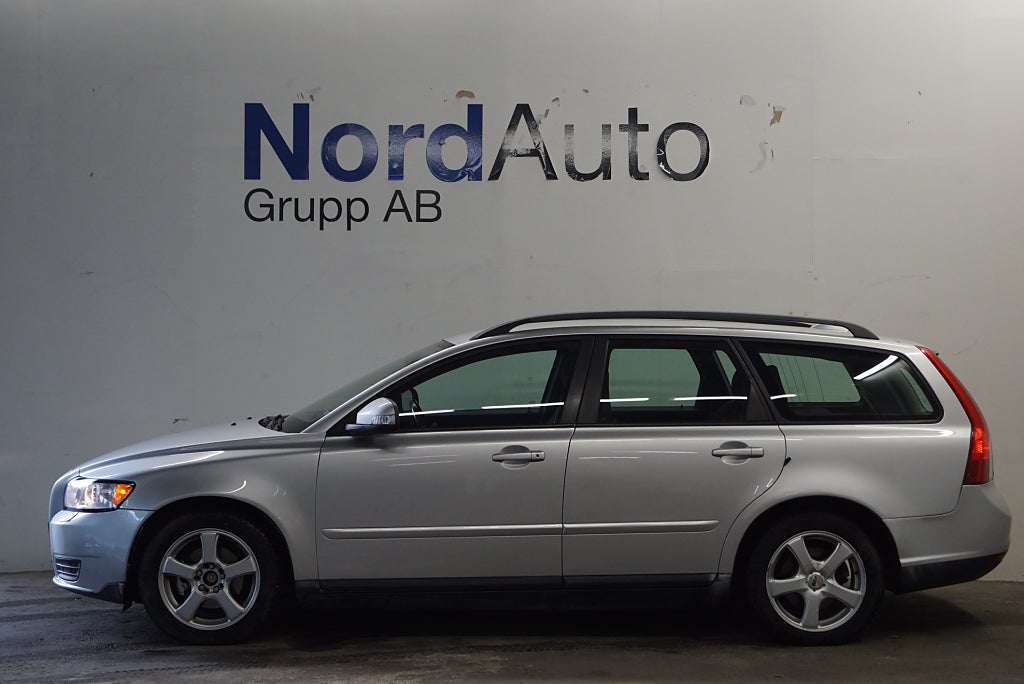 Volvo V50 1.6 D 110hk Kinetic SVENSKSÅLD NYBES AUX LÅGSKATT