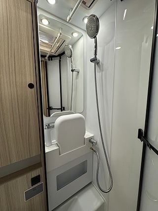 Husbil-halvintegrerad Sun Living S72DC AUT Queen! Clesana & Hydr stödben! 15 av 22