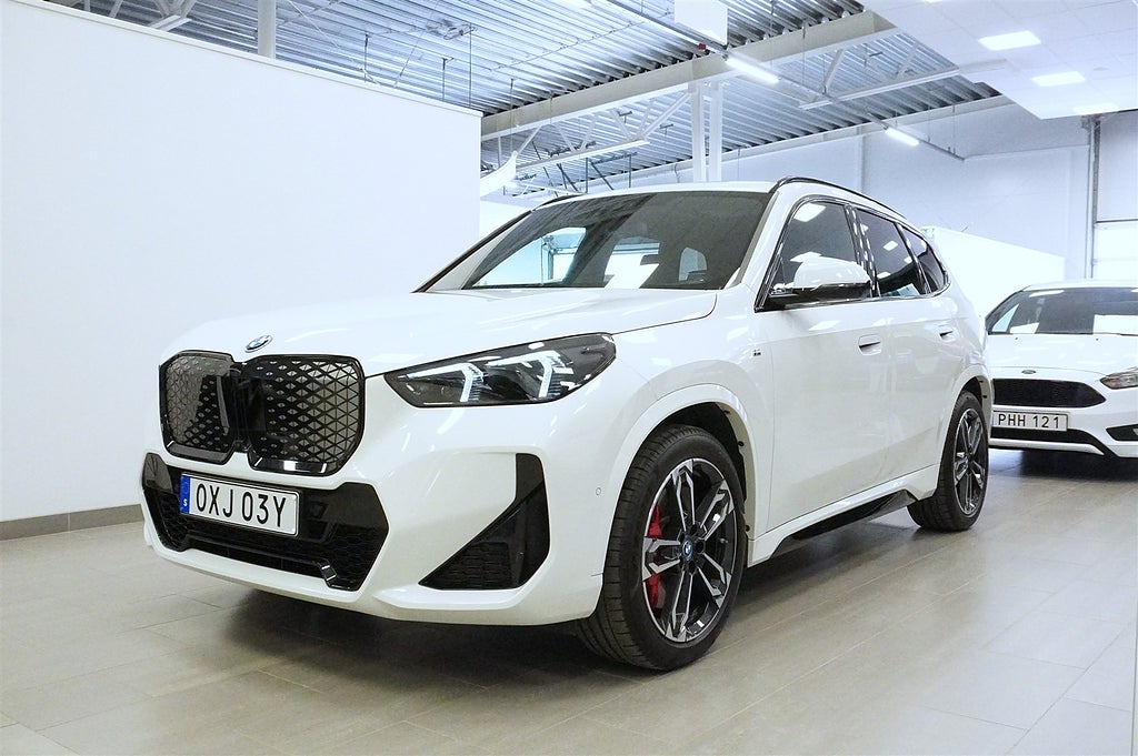 BMW iX1 xDrive30 M Sport Business Launch M Sport Pro Panorama DAP H K |