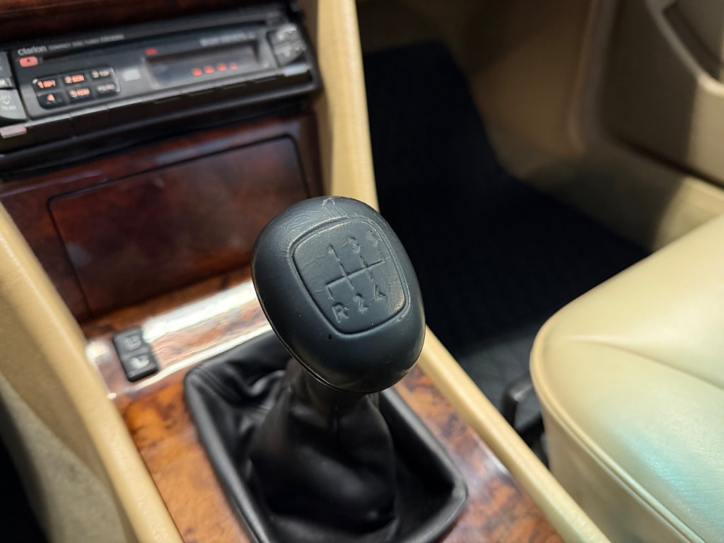 Mercedes-Benz 300 1990 - miniatyr 27