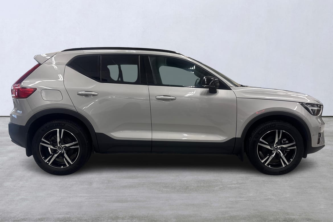 Volvo XC40 B3 FWD Bensin Plus Dark 2025, bild 3/10