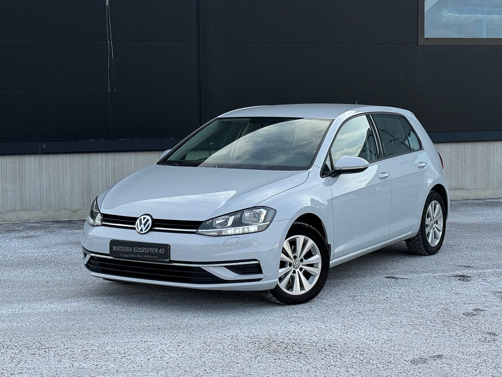 Volkswagen Golf 5-dörrar 1.0 TSI Base Euro 6, automat 
