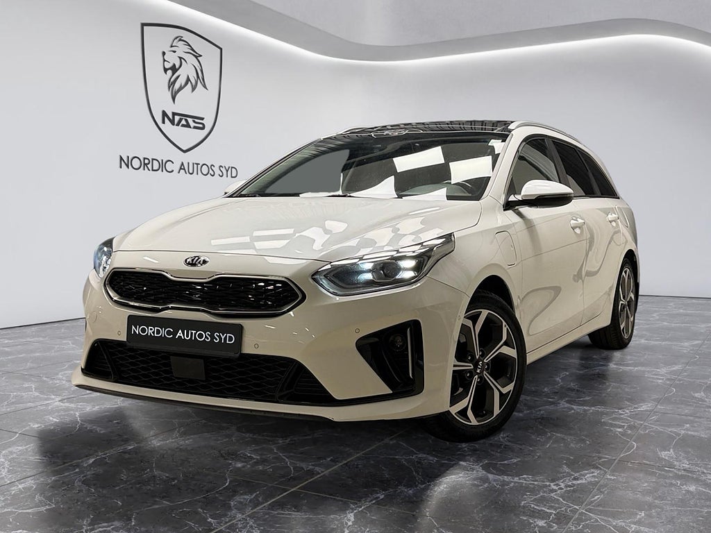 Kia Ceed Sportswagon / Plug-in Hybrid DCT / Pano / MOMS