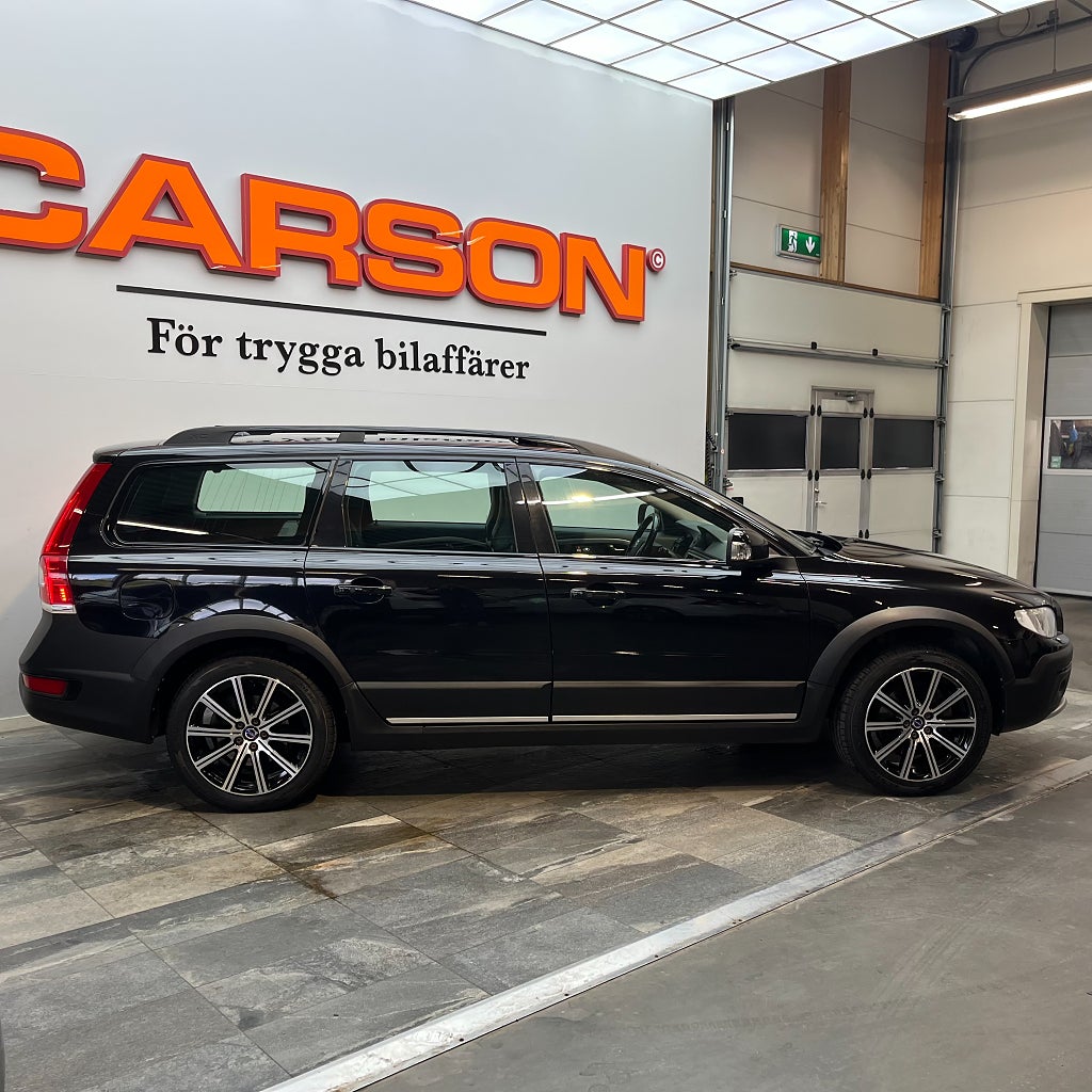 Volvo XC70 D5 AWD Dynamic Edition Glastaklucka Navi Värmare Drag