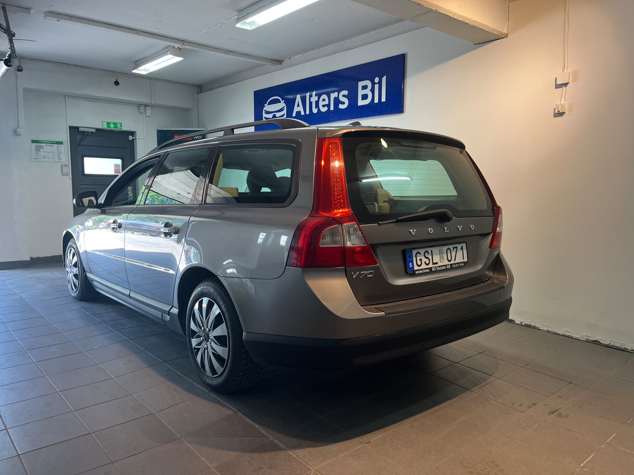 Volvo V70 2.0F 145Hk AC årsskatt 1405kr 2008, bild 2/36