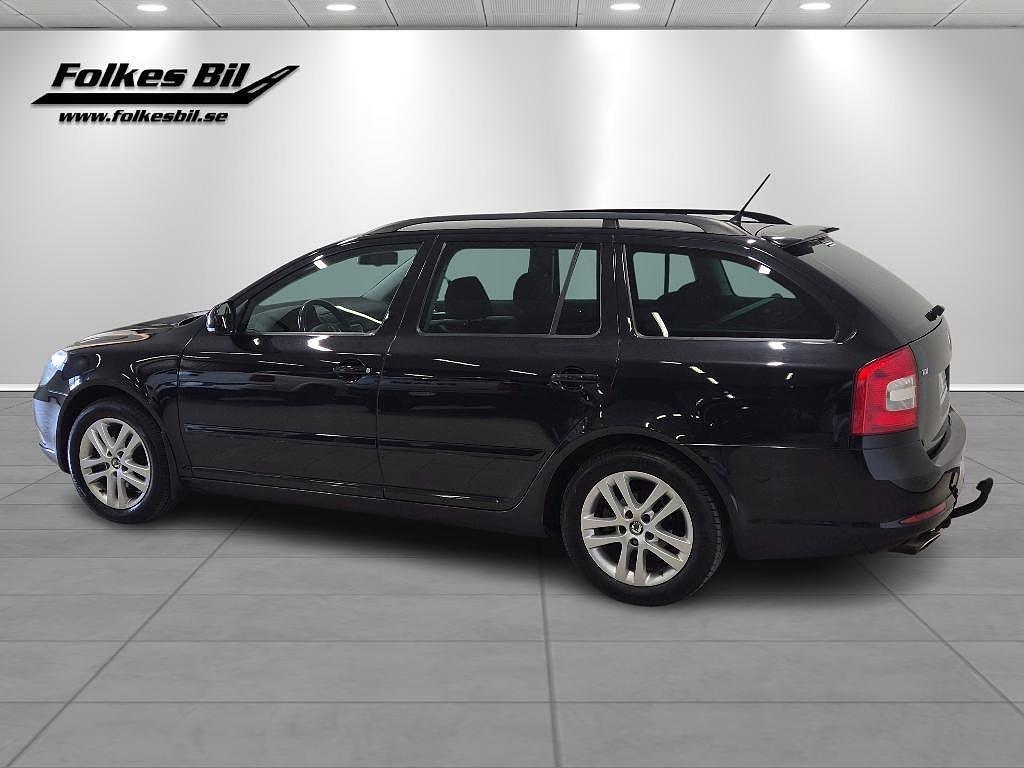 Skoda Octavia Kombi 1.6 TDI Elegance Vhjul 105 hk